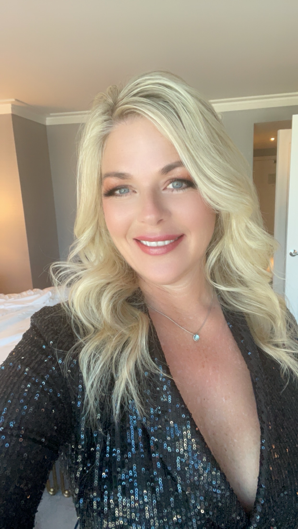 Julie Marvel — Julie Marvel, Expert in Community Building & Frienship | Powerful Blueprints